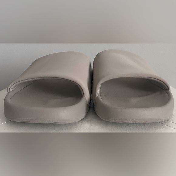 WOMENS TAUPE SANDAL SLIDES - Picture 2 of 4